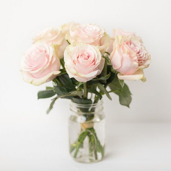 сортовые розы в местной флористической студии в Новокузнецке