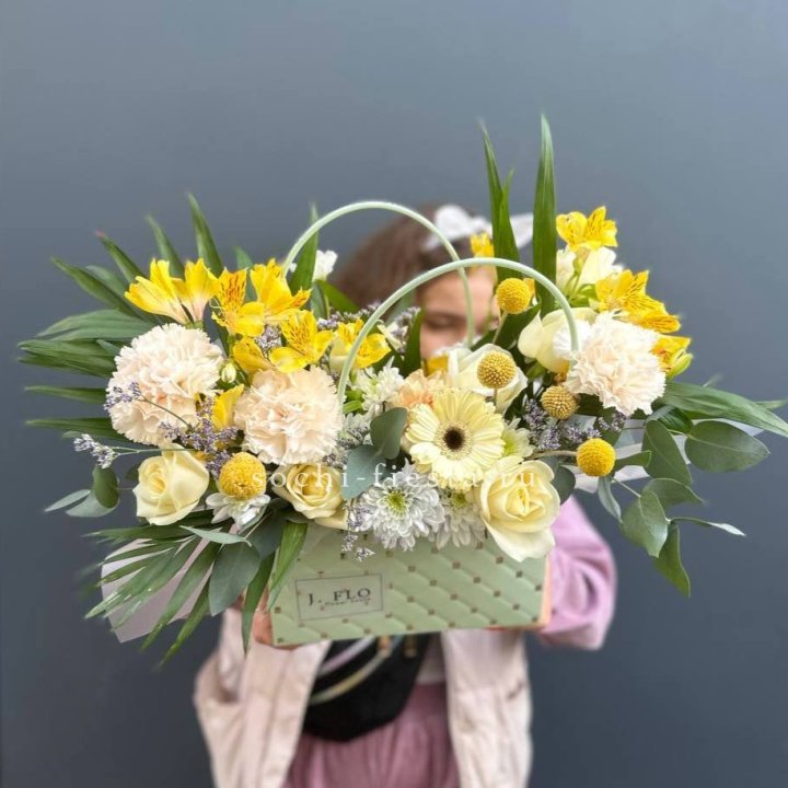 Сумочка с розами "Эпиа" в Новокузнецке