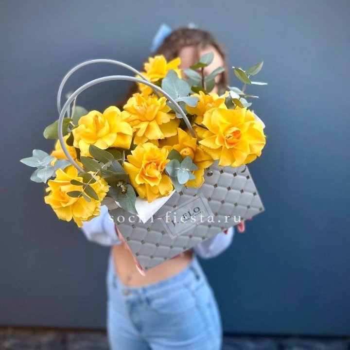 Сумочка с розами "Эдель" в Новокузнецке