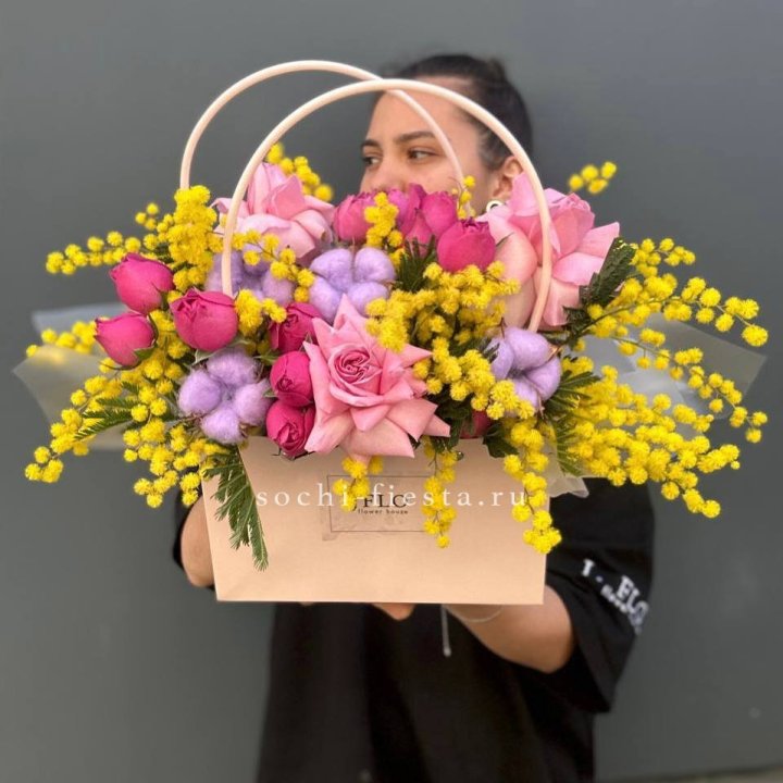 Сумочка мимозы и роз "Примавера" в Новокузнецке
