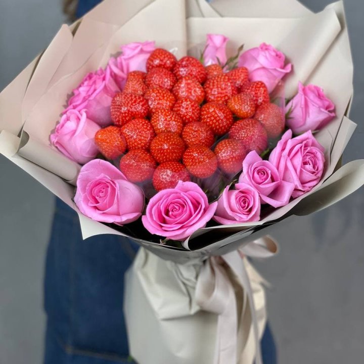 Клубника и розы в Новокузнецке