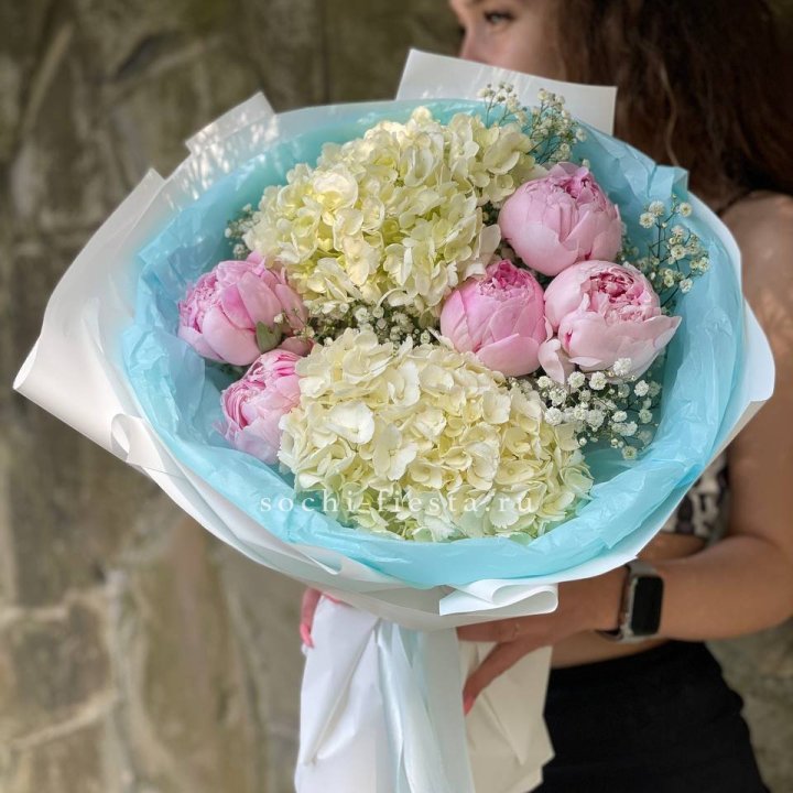 Букет с пионами "Блюсом" в Новокузнецке