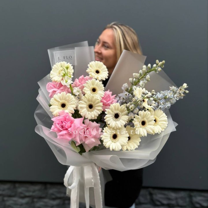 Букет роз и гербер в Новокузнецке