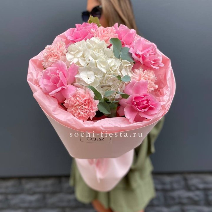  Букет роз и гортензии "Навола" в Новокузнецке