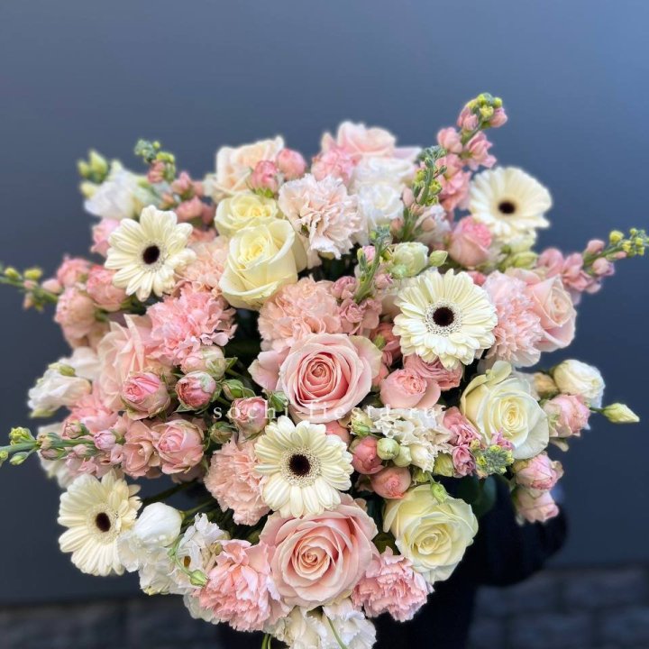 Авторский букет "Нежный" в Новокузнецке