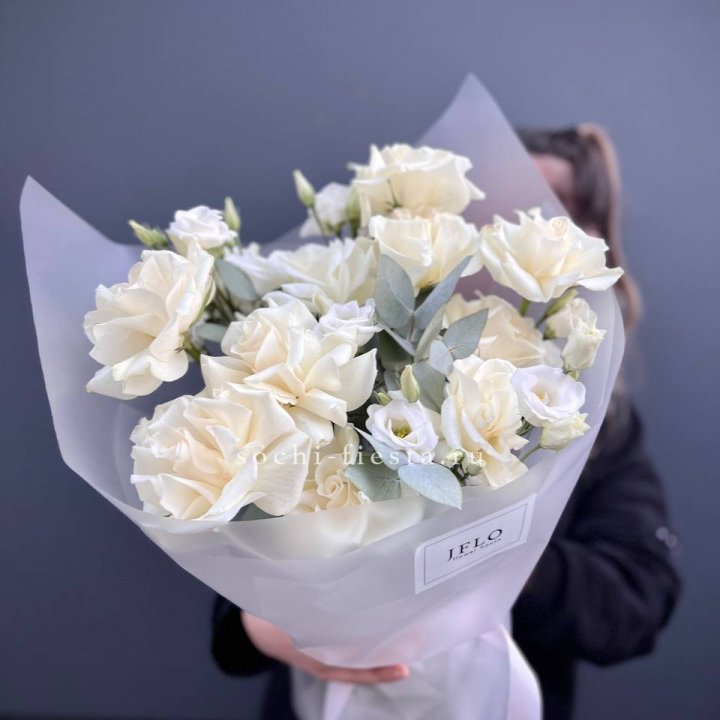 Букет французских роз и эустомы  в Новокузнецке