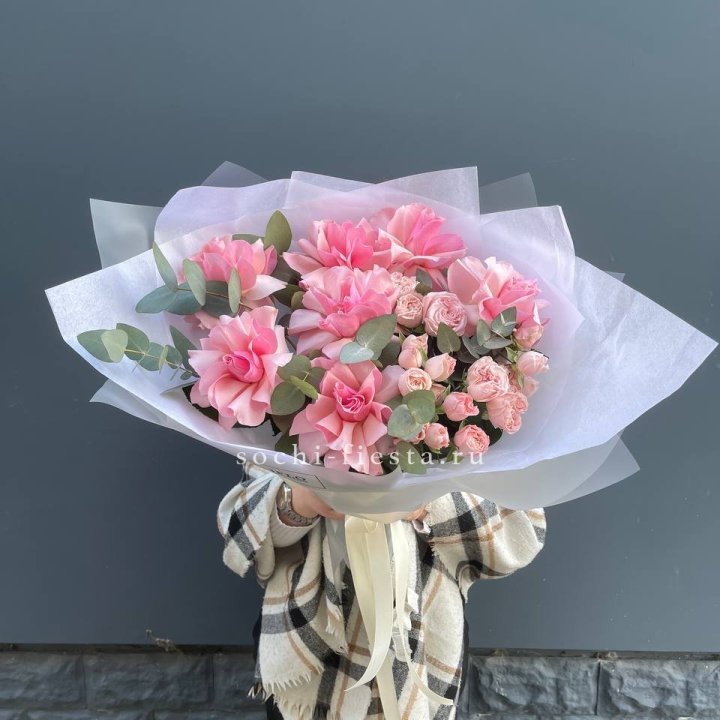 Букет французских и пионовидных роз  в Новокузнецке