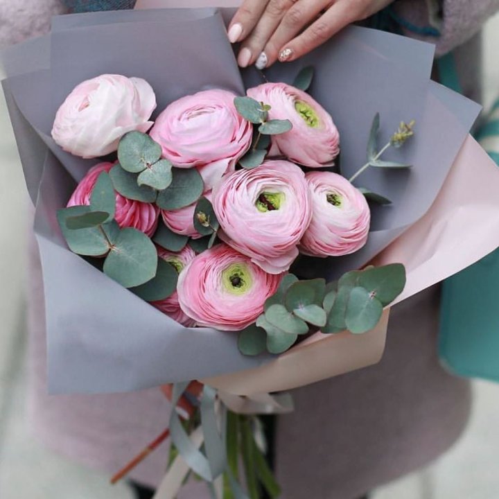 Ранункулюсы с эвкалиптом №1 в Новокузнецке