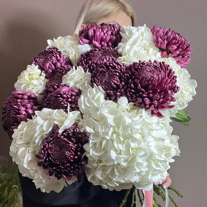 Охапка Бигуди и гортензий в Новокузнецке