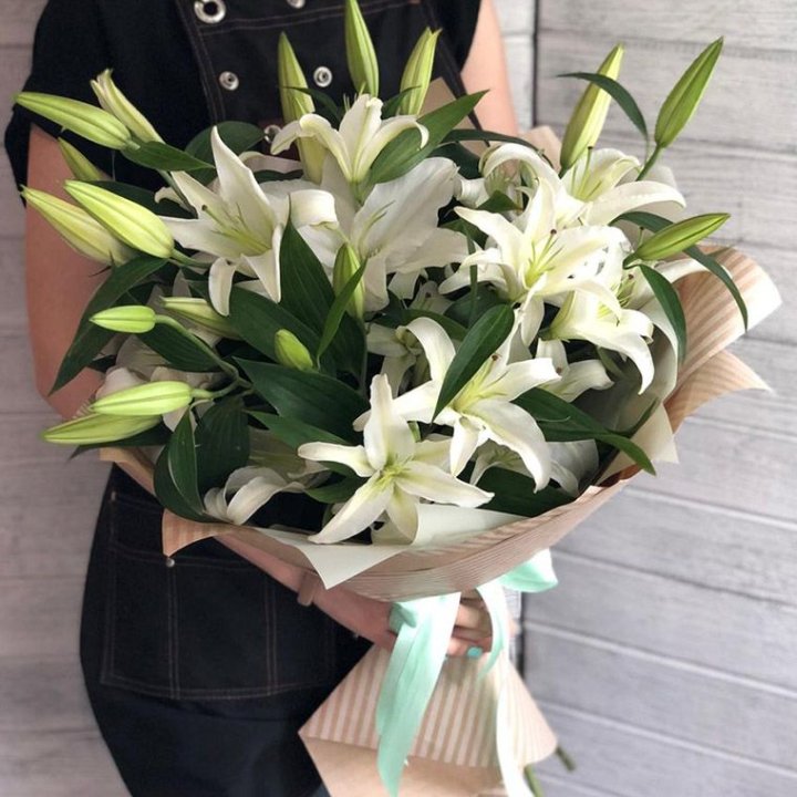 Букет белых лилий в Новокузнецке