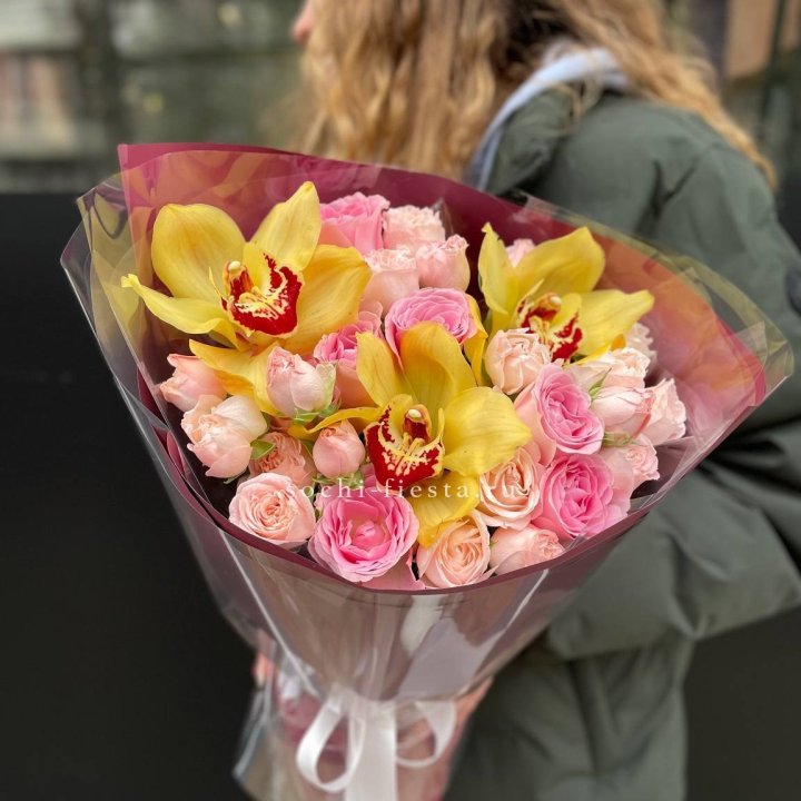  Букет орхидей и роз Есенья в Новокузнецке