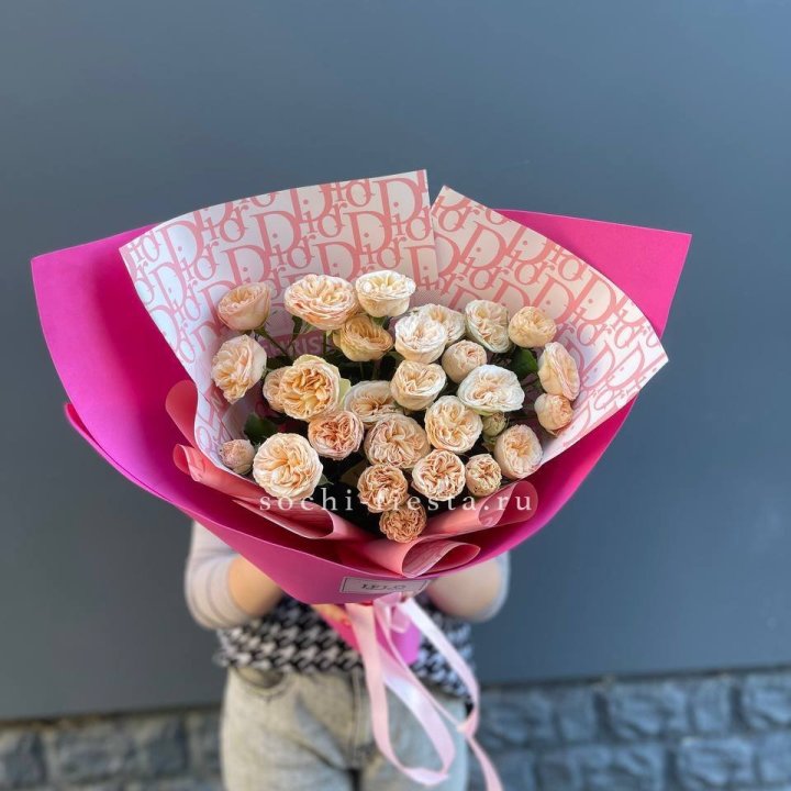 9 пионовидных роз в Новокузнецке