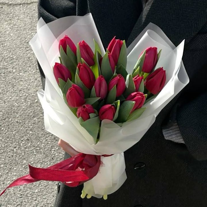15 красных тюльпанов в Новокузнецке