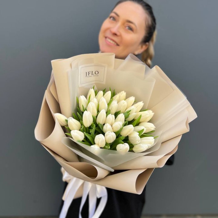 35 белых тюльпанов в Новокузнецке