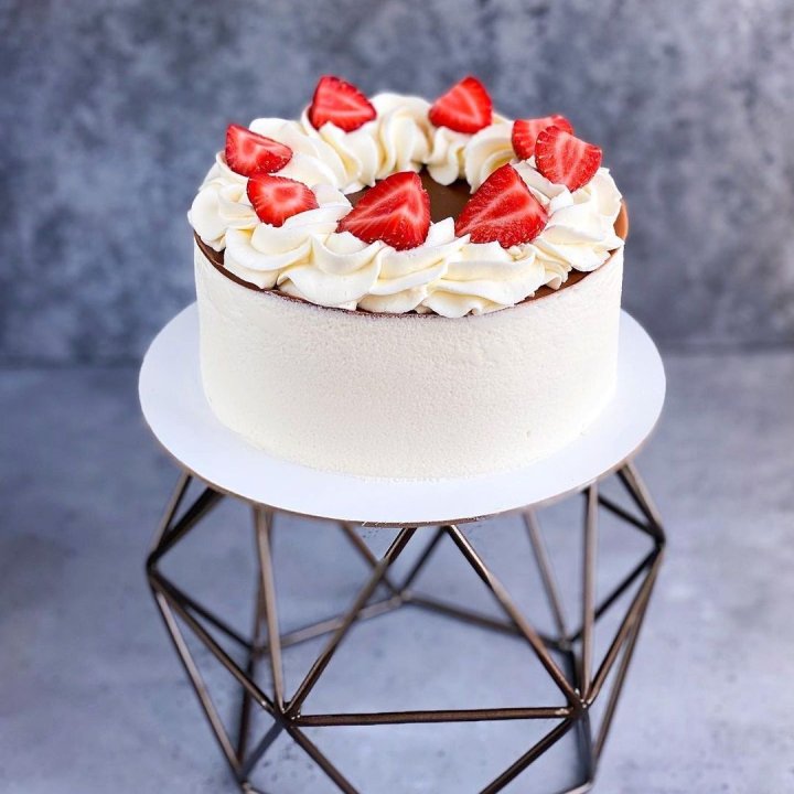 Торт "Клубника со сливками" в Новокузнецке