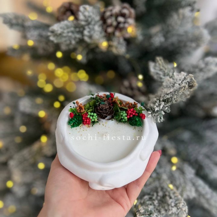 Свеча ароматическая в гипсе Руки с шишкой в Новокузнецке