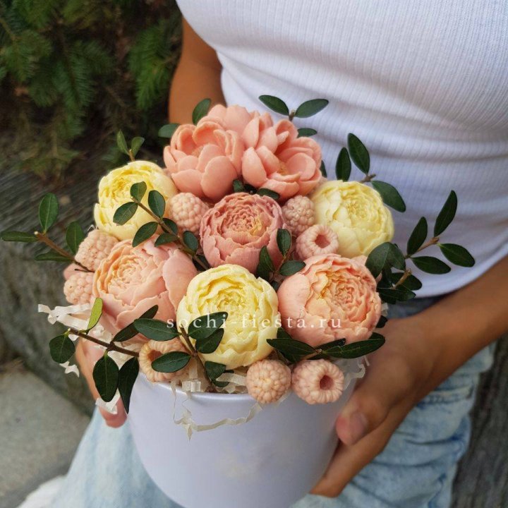 Шоколадный букет с ягодами в Новокузнецке