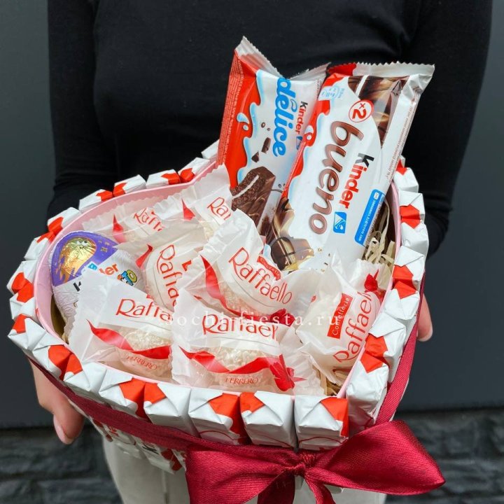 Подарочный набор сердце с Киндерами и Рафаэлло в Новокузнецке