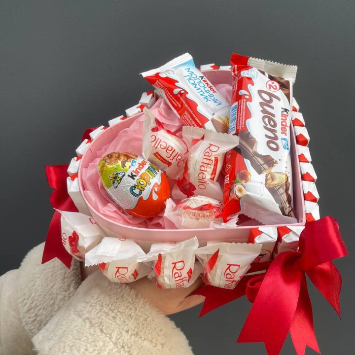 Бокс киндерами и раффаэлло в Новокузнецке