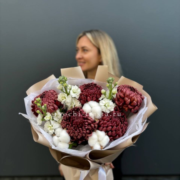 Хризантемы с маттиолой в Новокузнецке