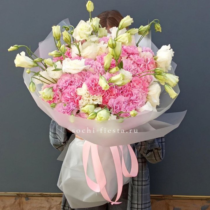 Букет из эустом и диантусов  в Новокузнецке