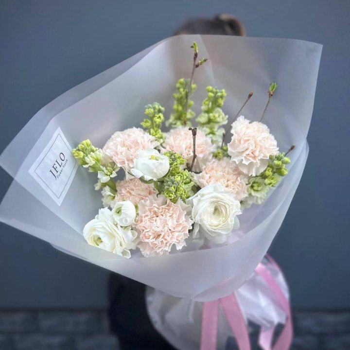 Букет маттиолы и ранункулюсов  в Новокузнецке