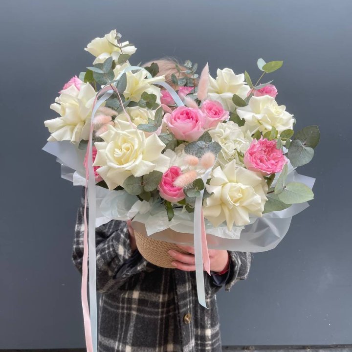 Кашпо с розами в Новокузнецке