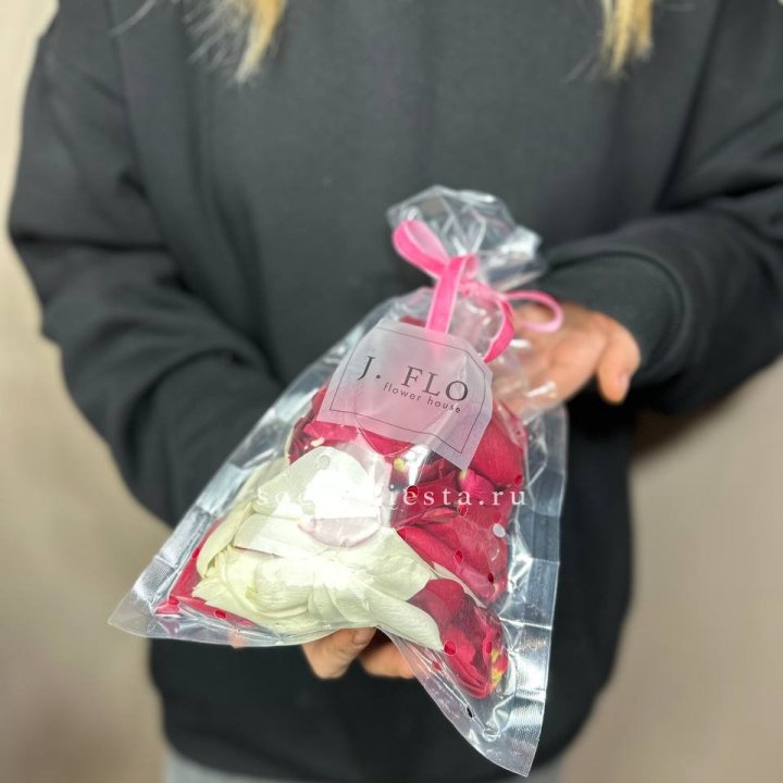 Лепестки роз в Новокузнецке