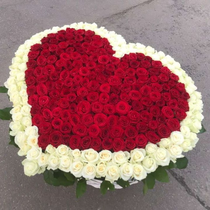 333 розы в корзине в Новокузнецке