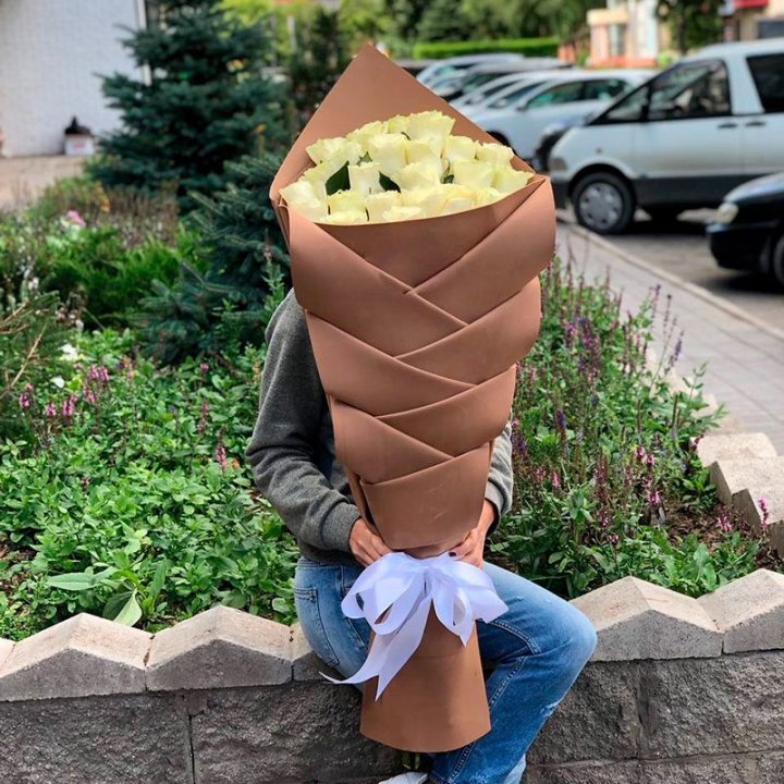 Голландские розы белые "Рыбка" в Новокузнецке