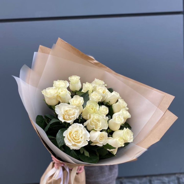  Букет  высоких белых роз   в Новокузнецке