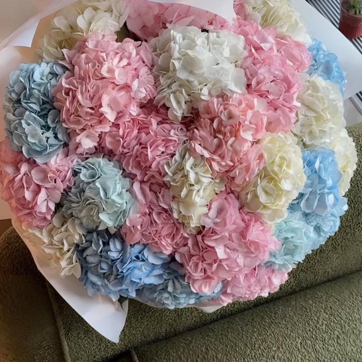 Букет гортензий микс в Новокузнецке