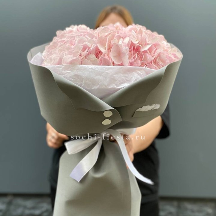  Букет  пиджачок из 5 гортензий в Новокузнецке