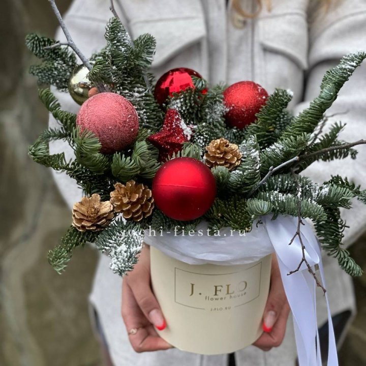 Новогодняя композиция в коробке ред в Новокузнецке