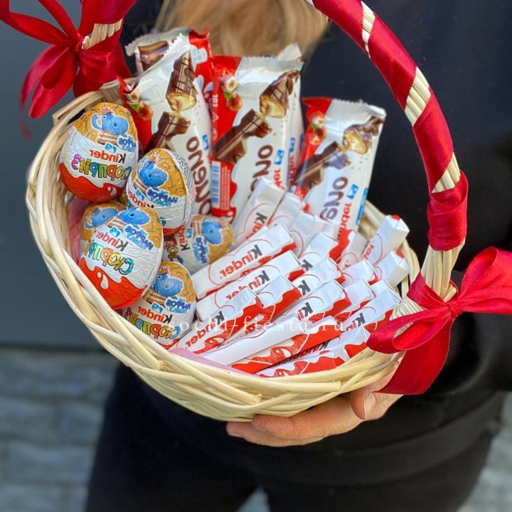 Корзина с киндерами  в Новокузнецке