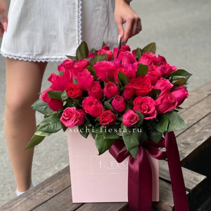 55 алых роз в кубе в Новокузнецке