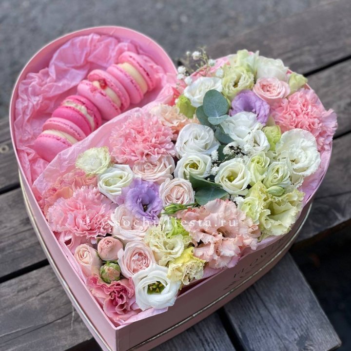 Бокс-сердце с макарон "Пинк" в Новокузнецке