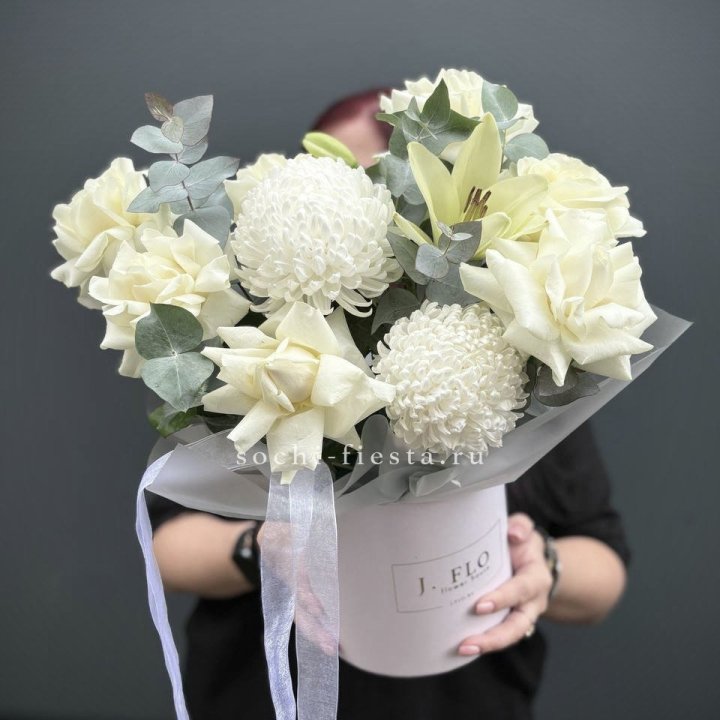 Цветы в шляпной коробке  в Новокузнецке