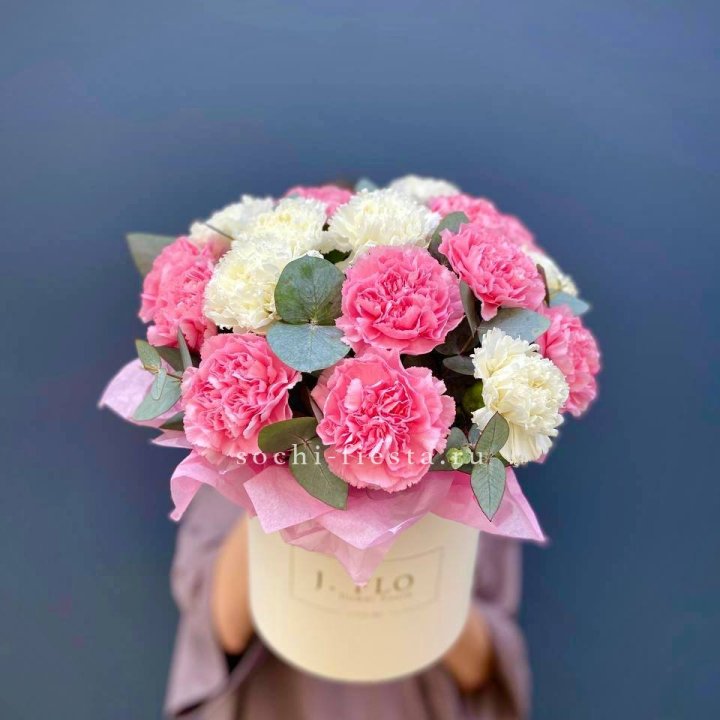 Диантусы в цилиндре в Новокузнецке