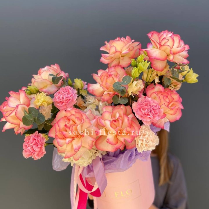 Бокс нежный с розами в Новокузнецке