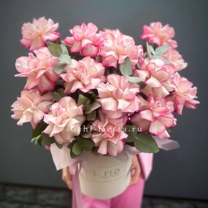 17 Французских  роз Венди в боксе в Новокузнецке