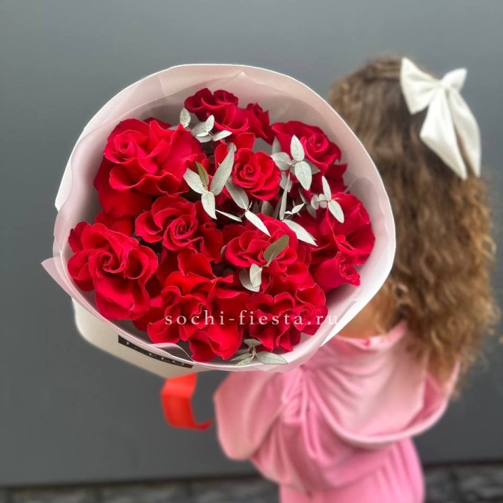 11 Красных французских роз в Новокузнецке