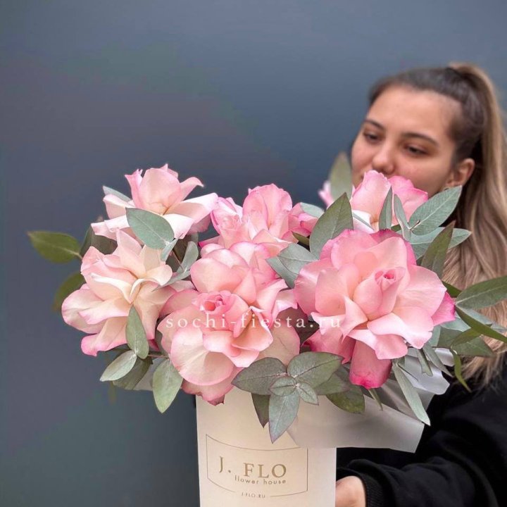 7 Французских роз в боксе в Новокузнецке