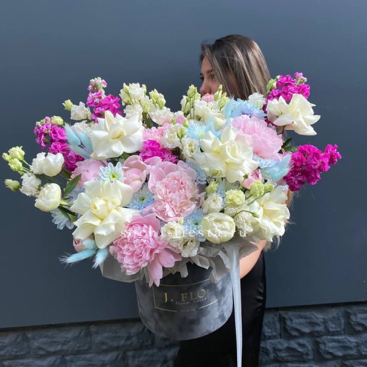 Дизайнерский цилиндр "Пионы гарден" в Новокузнецке