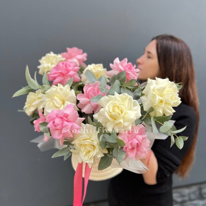 Зефирный бокс из 17 французских роз микс в Новокузнецке