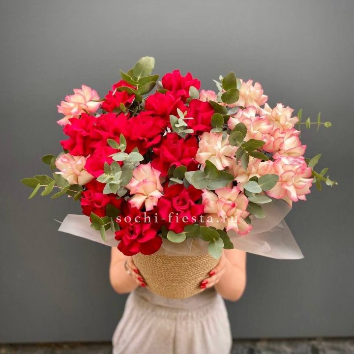 25 Французских роз в джутовом кашпо  в Новокузнецке