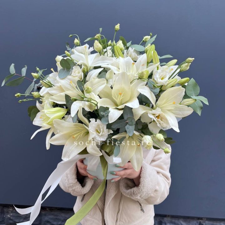 Бокс лилий и эустомы в Новокузнецке