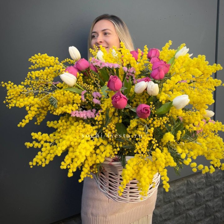 Цветочная корзина с мимозой "Спринг" в Новокузнецке