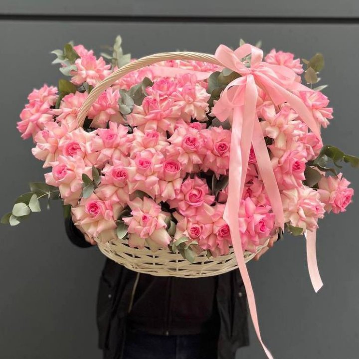 51 розовая роза в корзине в Новокузнецке