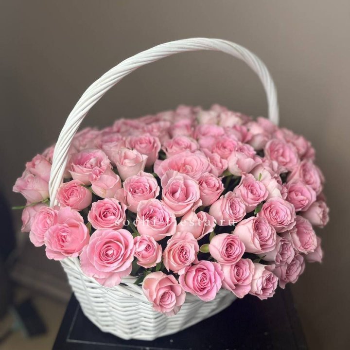 101 розовая роза в корзине в Новокузнецке